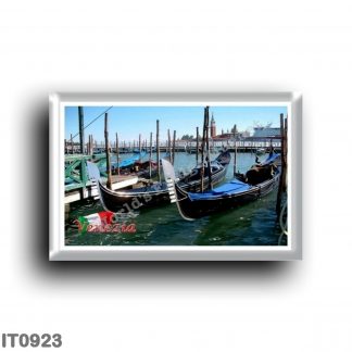 IT0923 Europe - Italy - Venice - Gondolas
